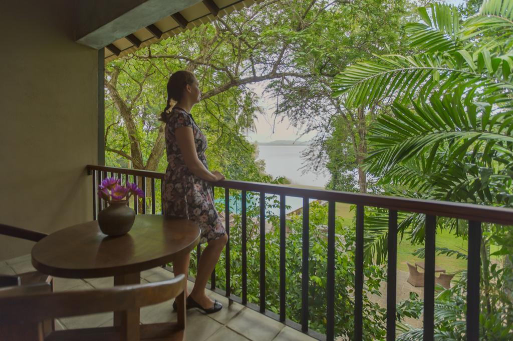 Roman Lake Ayurveda Boutique Resort - Level 1 Certified أهونغالا المظهر الخارجي الصورة